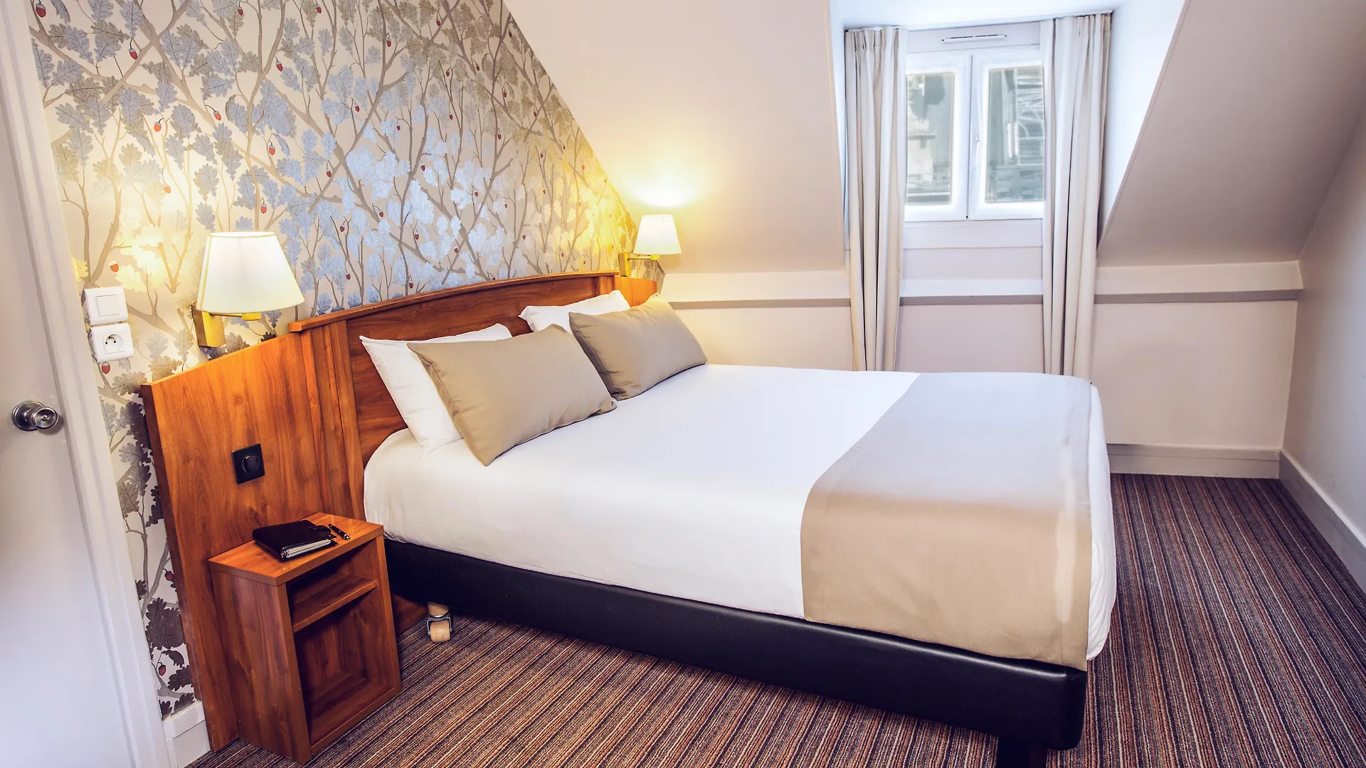 Timhotel Le Louvre Paryż Francja