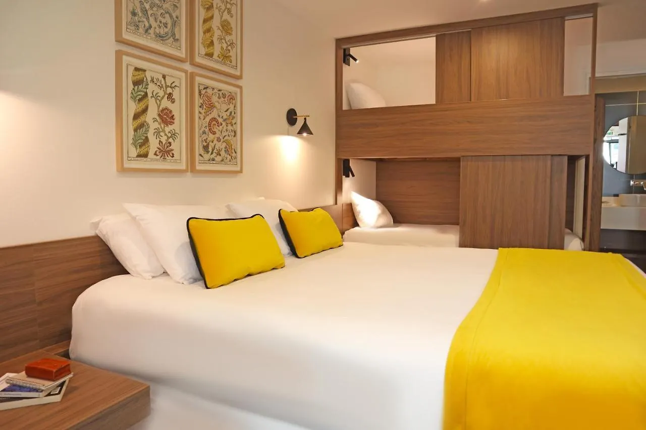 Timhotel Le Louvre Paryż Francja