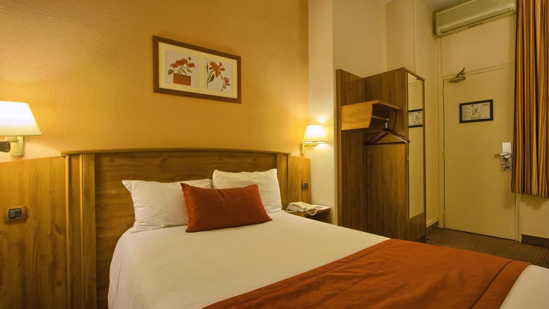 Timhotel Le Louvre Paryż